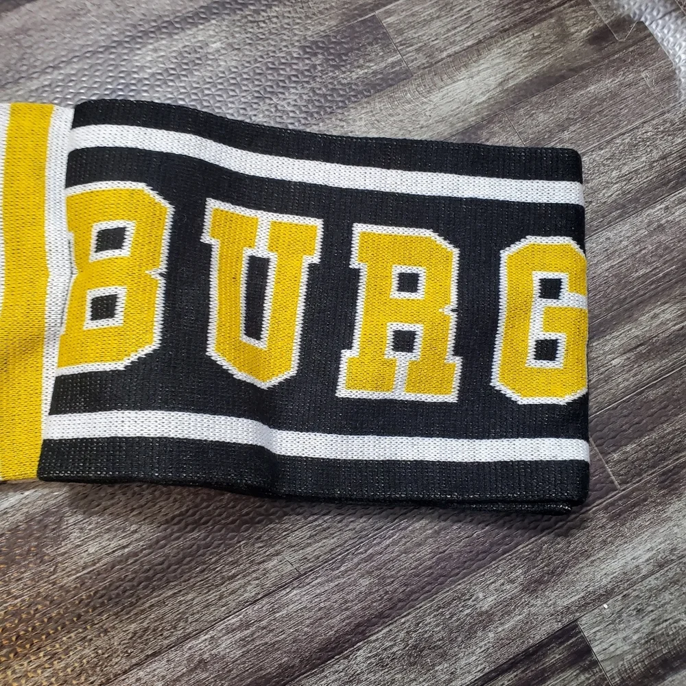 Chokolid Pittsburgh Pirates Baseball Fan Scarf NWT